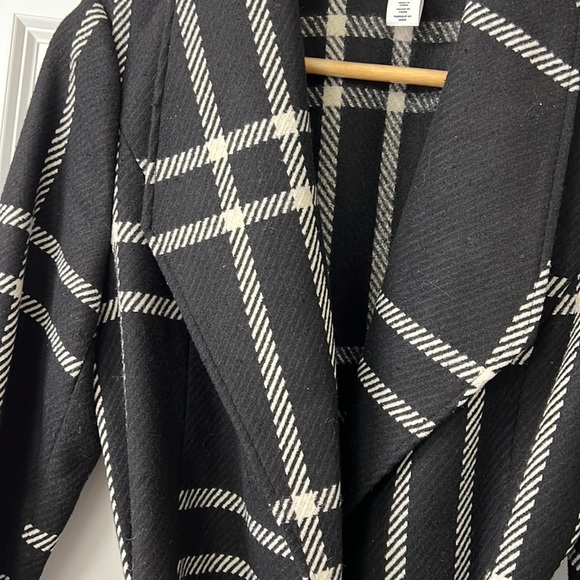 WHBM Size 10 Long black/white Plaid Belted Jacket - Picture 4 of 6